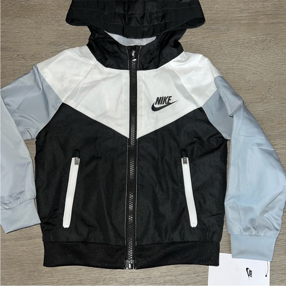 NWT Nike Kids Black White & Light Gray Colorblock Hooded Jacket